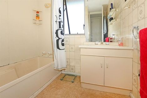 Photo of property in 1/1 Marlene Avenue, Te Atatu South, Auckland, 0610