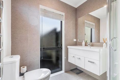 Photo of property in 33 Taipari Road, Te Atatu Peninsula, Auckland, 0610