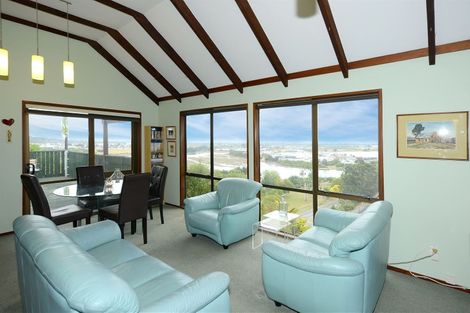 Photo of property in 11 Osmond Lane, Mount Pleasant, Christchurch, 8081