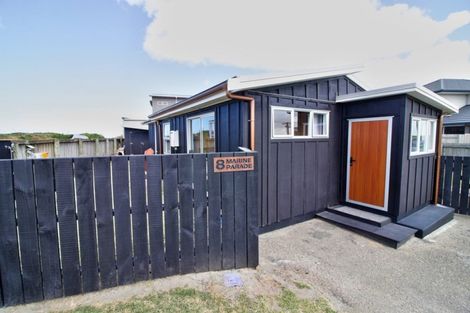 Photo of property in 8 Marine Parade South, Foxton Beach, Foxton, 4815