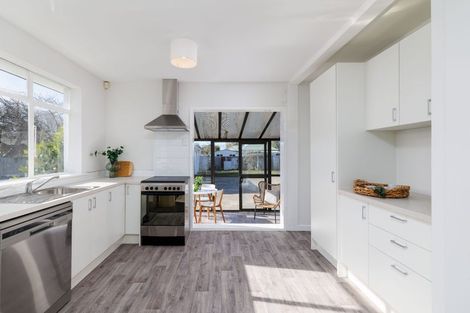 Photo of property in 15 Lyndhurst Crescent, Aranui, Christchurch, 8061