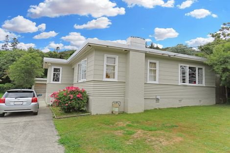 Photo of property in 77 Horoeka Street, Stokes Valley, Lower Hutt, 5019