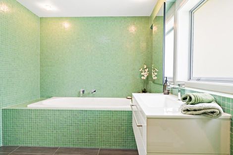 Photo of property in 33 Chelverton Terrace, Red Beach, 0932