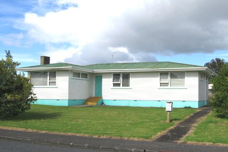 Photo of property in 15 Clinton Avenue, Te Atatu Peninsula, Auckland, 0610