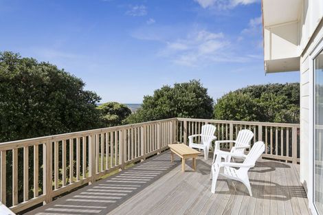 Photo of property in 7 Nuhaka Place, Paraparaumu Beach, Paraparaumu, 5032