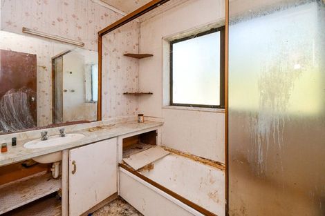 Photo of property in 2/26 Sikkim Crescent, Clover Park, Auckland, 2019