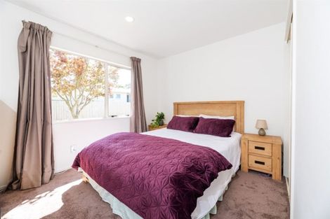 Photo of property in 2/2 Becroft Drive, Forrest Hill, Auckland, 0620