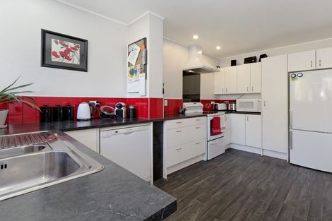 Photo of property in 32 Glengarry Road, Glen Eden, Auckland, 0602