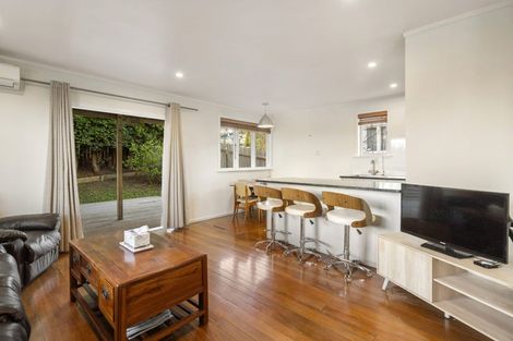 Photo of property in 2/1a Becroft Drive, Forrest Hill, Auckland, 0620