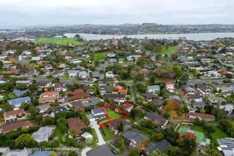 Photo of property in 21 Wilbur Place, Pakuranga Heights, Auckland, 2010