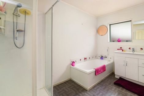 Photo of property in 58a Aquarius Drive, Kawaha Point, Rotorua, 3010