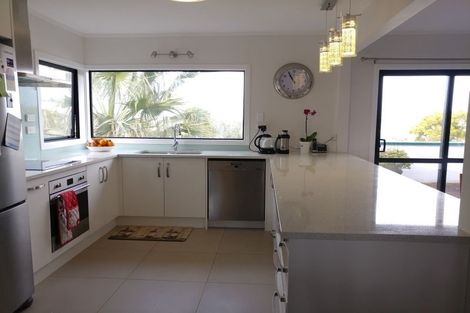 Photo of property in 19 Firth Road, Torbay, Auckland, 0630