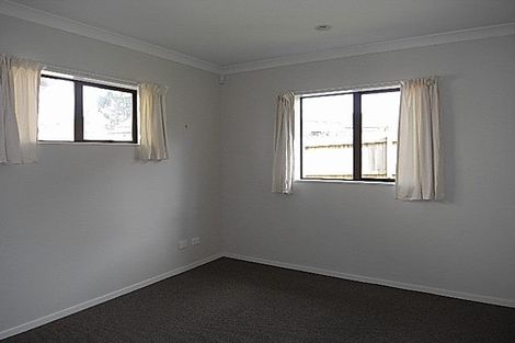 Photo of property in 33 Claverdon Drive, Massey, Auckland, 0614