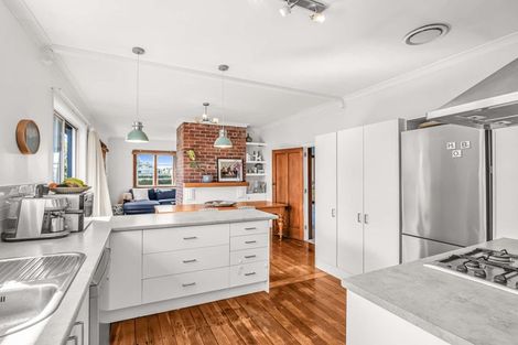 Photo of property in 121 Selwyn Street, Somerfield, Christchurch, 8024