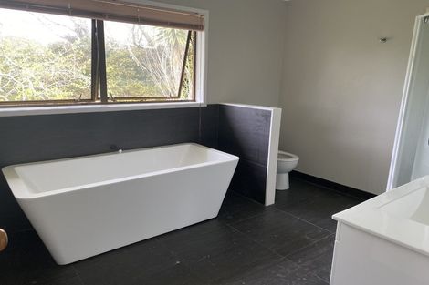 Photo of property in 121 Chamberlain Road, Massey, Auckland, 0614