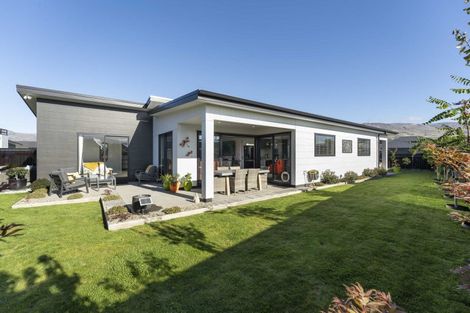 Photo of property in 1 Fraer Street, Cromwell, 9310