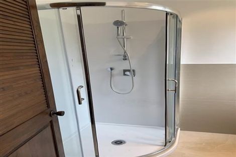 Photo of property in 5 Makepiece Place, Chatswood, Auckland, 0626