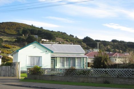Photo of property in 200 Marine Parade, Bluff, 9814