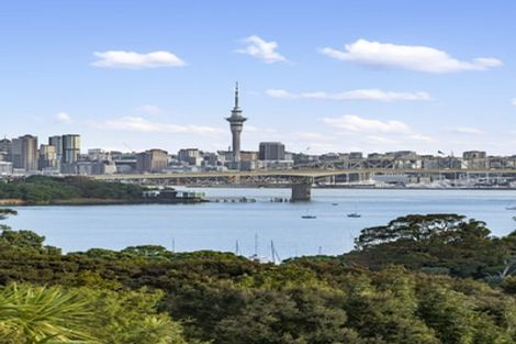 Photo of property in 30 Fairfax Avenue, Northcote, Auckland, 0627