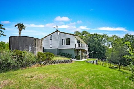 Photo of property in 90 Upper Orewa Road, Wainui, Silverdale, 0992