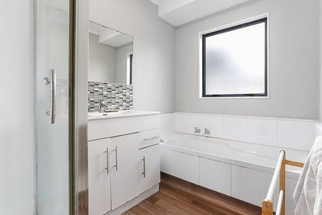 Photo of property in 46a Riserra Drive, Ranui, Auckland, 0612