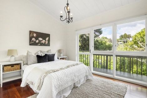 Photo of property in 7 Tranquil Glade, Hillcrest, Auckland, 0627