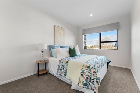 Photo of property in 1/14 Kupari Place, Totara Vale, Auckland, 0629