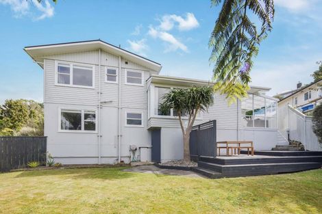 Photo of property in 18 Fairburn Grove, Johnsonville, Wellington, 6037