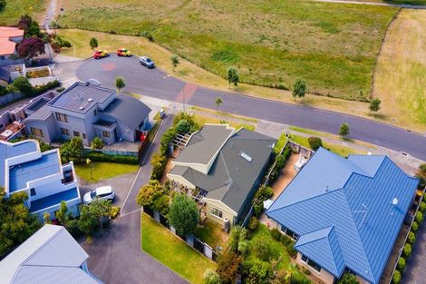 Photo of property in 11 Avion Terrace, Raumati Beach, Paraparaumu, 5032