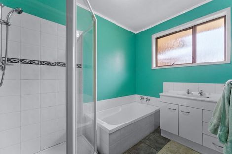 Photo of property in 9 Walter Strevens Drive, Conifer Grove, Takanini, 2112