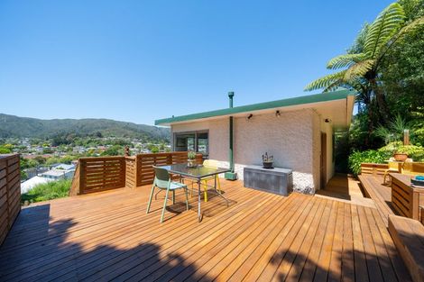 Photo of property in 11 Bogle Grove, Stokes Valley, Lower Hutt, 5019