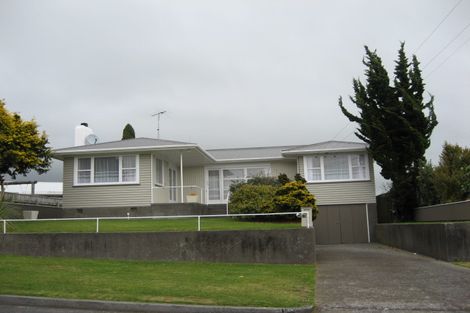 Photo of property in 12 Donnelly Street, Oakura, 4314
