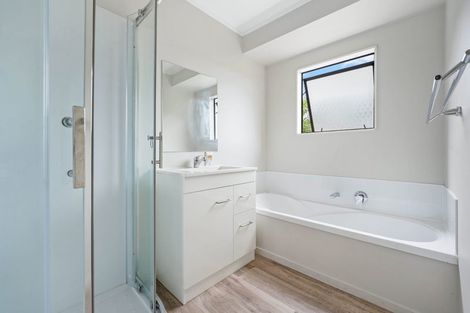 Photo of property in 2/109 Athena Drive, Totara Vale, Auckland, 0629
