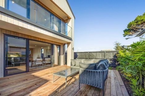 Photo of property in 10 Eliot Street, New Plymouth, 4310