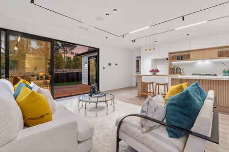 Photo of property in 36 Skulander Crescent, Orewa, 0931
