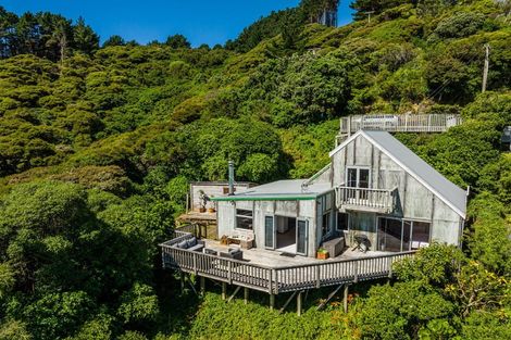 Photo of property in 105 Cluny Road, Plimmerton, Porirua, 5026