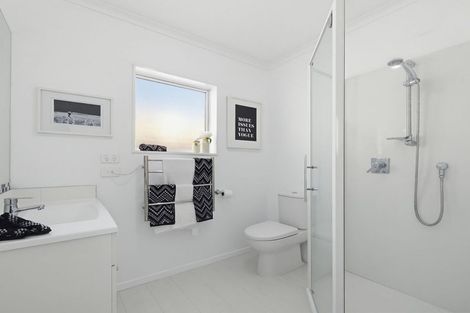 Photo of property in 5 Hetherington Road, Ranui, Auckland, 0612