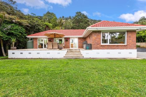 Photo of property in 408b Scenic Drive, Waiatarua, Auckland, 0612