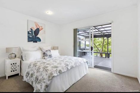 Photo of property in 4 Glennandrew Drive, Half Moon Bay, Auckland, 2012