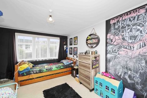 Photo of property in 28 Grenville Street, Marfell, New Plymouth, 4310