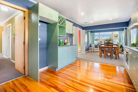 Photo of property in 2 Marsden Place, Awapuni, Palmerston North, 4412