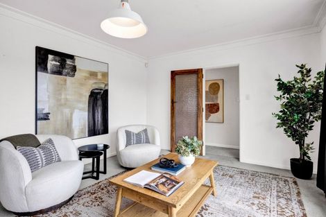 Photo of property in 117 Awanui Street, Merrilands, New Plymouth, 4312