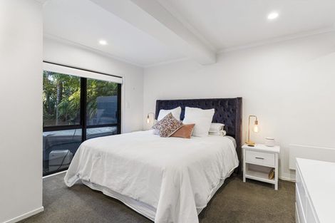 Photo of property in 15 Beach Road, Mellons Bay, Auckland, 2014