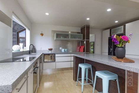 Photo of property in 206 Waitakere Road, Waitakere, Henderson, 0782