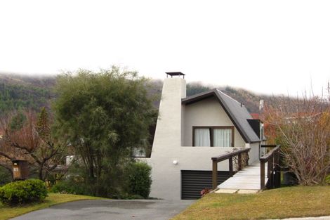 Photo of property in 10 Bracken Street, Arrowtown, 9302