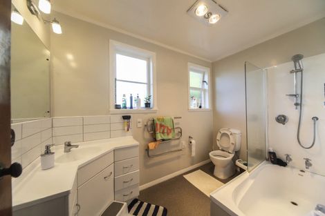 Photo of property in 129 Rangiora Avenue, Roslyn, Palmerston North, 4414