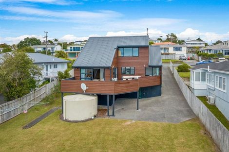 Photo of property in 52 Waiora Road, Stanmore Bay, Whangaparaoa, 0932
