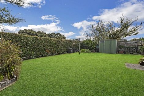 Photo of property in 18 Denver Avenue, Sunnyvale, Auckland, 0612