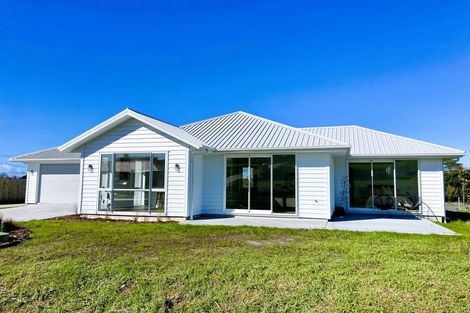 Photo of property in 35 Weka Street, Mangawhai, 0505