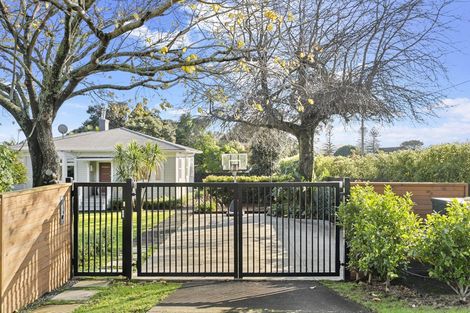 Photo of property in 58 Taylor Road, Mangere Bridge, Auckland, 2022